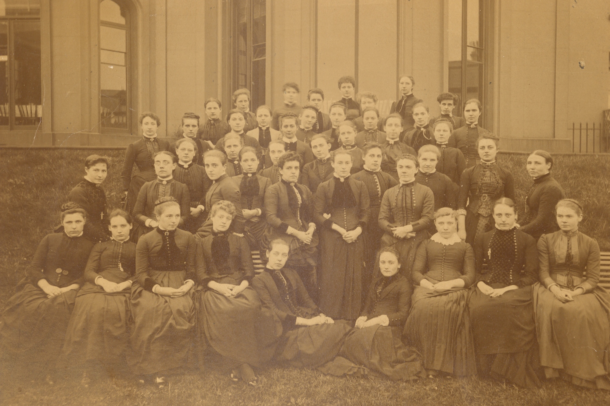 The Early History of Teacher Training Colleges in Britain, 1836-1918 - SYMPOSIUM